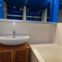 La salle de bainset sa baignoire